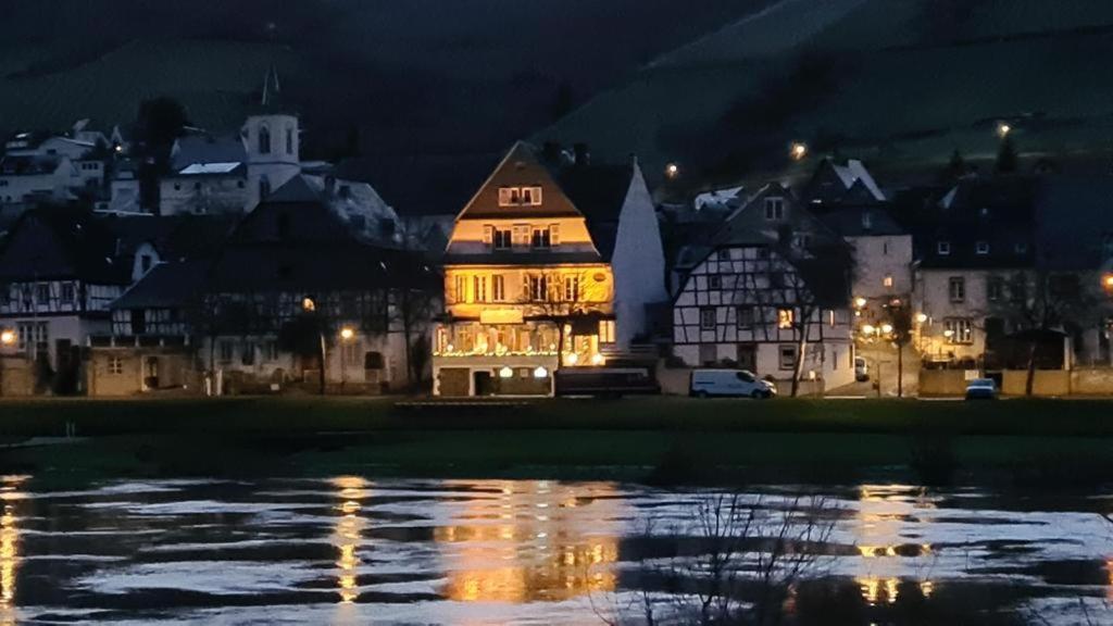 Casa Barzen - Stilvoll Urlauben An Der Mosel Appartement Reil Buitenkant foto